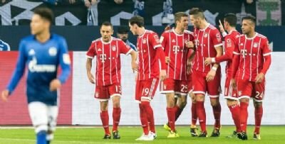 James Rodriguez shines as Bayern win at Schalke to go top