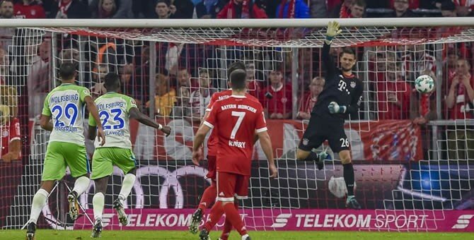 Manuel Neuer's absence felt as Bayern Munich draw with Wolfsburg
