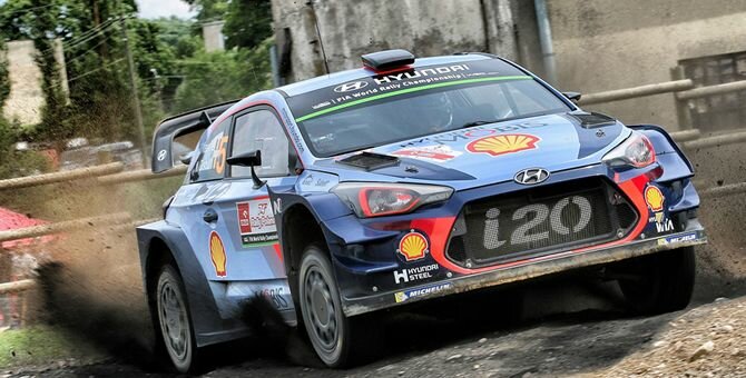 Neuville closes on Ogier with victory in Poland