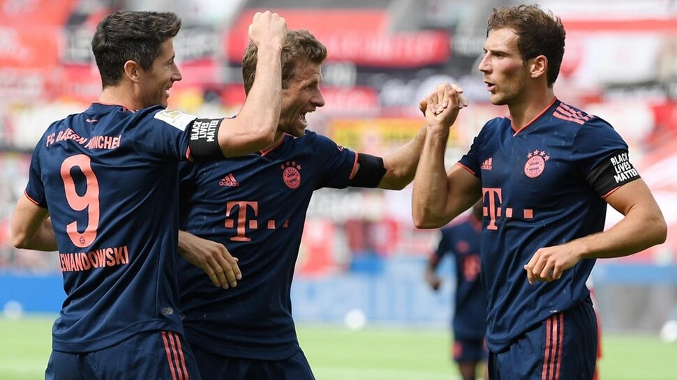Bayern crush Leverkusen to close on Bundesliga title
