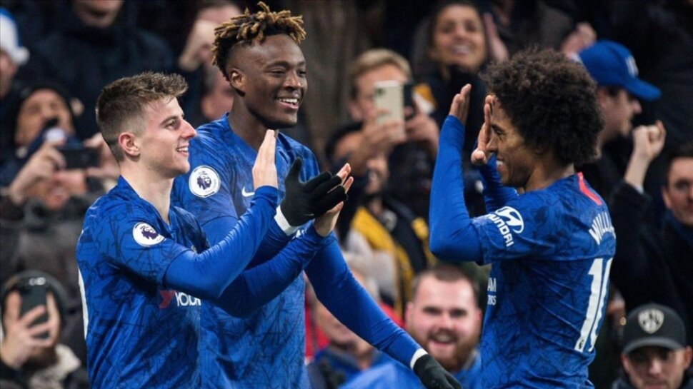 Abraham steers Chelsea to win over Aston Villa