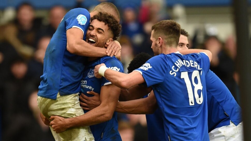 Everton hit three past Palace to go five unbeaten