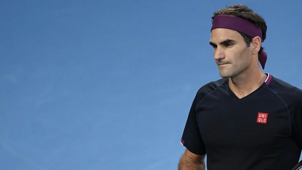 Federer out of French Open after knee surgery