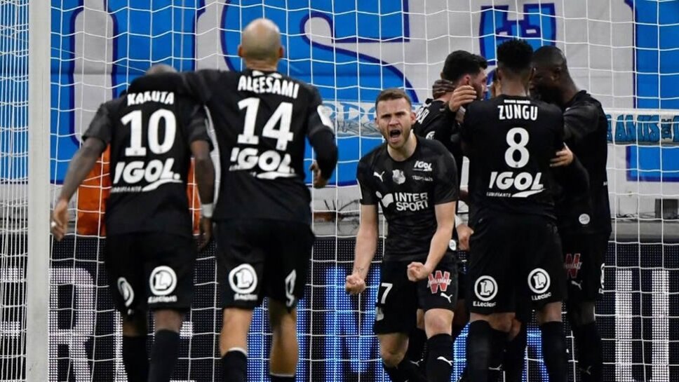 Marseille held following last-gasp goal by Amiens