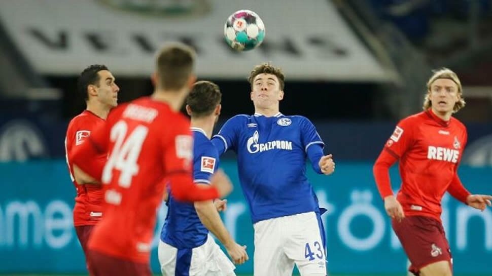 Schalke collapse with late loss to Cologne